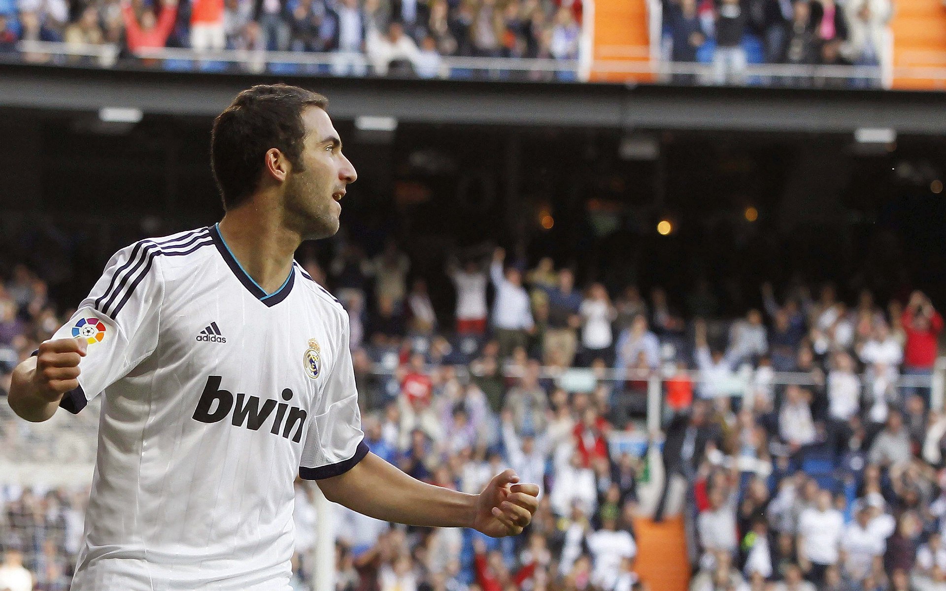 跨界传奇，从独行侠制霸到绿茵争冠，杰伦·格林的双面人生