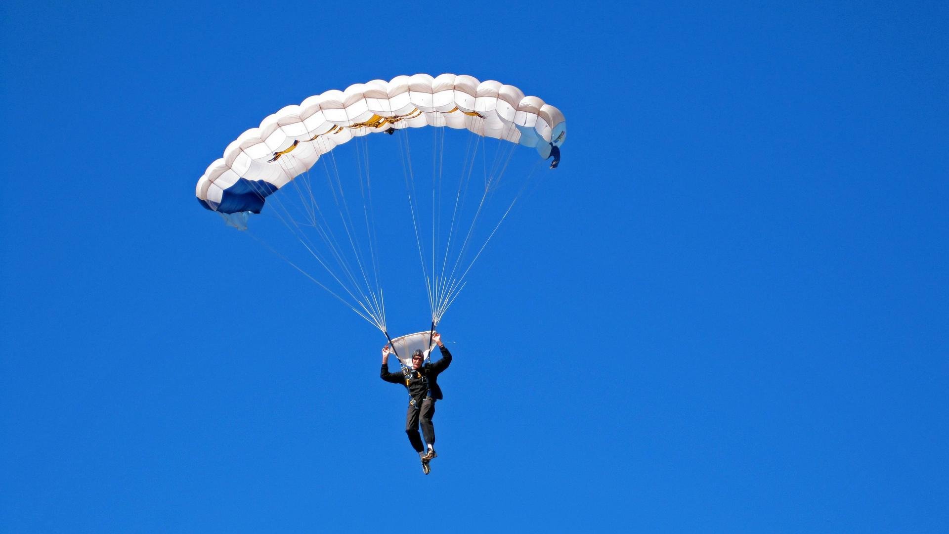 奥运周期关键战之夜,克莱关键回合不手软