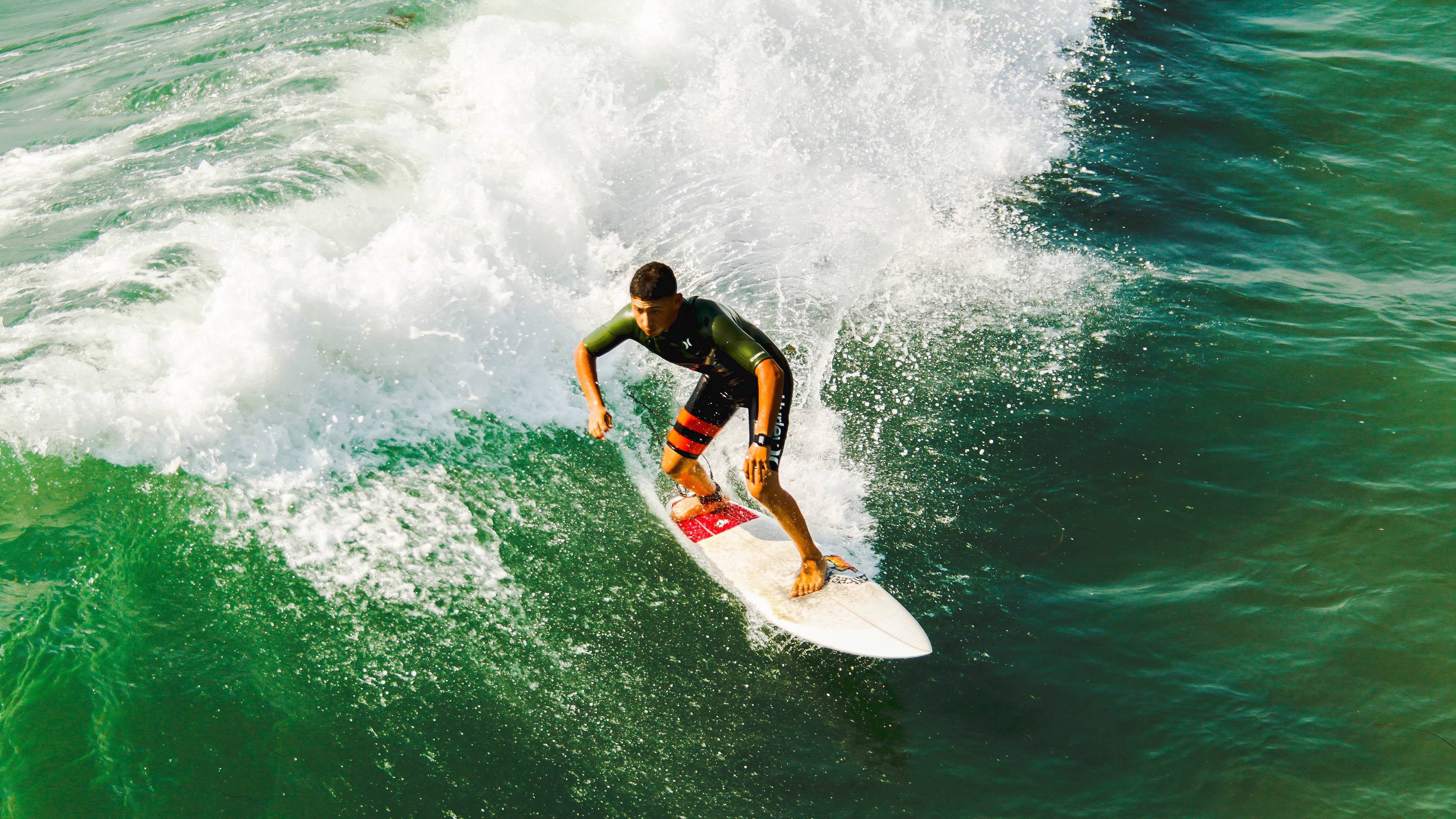 红牛车队惊天翻盘雷诺，拉塞尔状态火热成关键先生